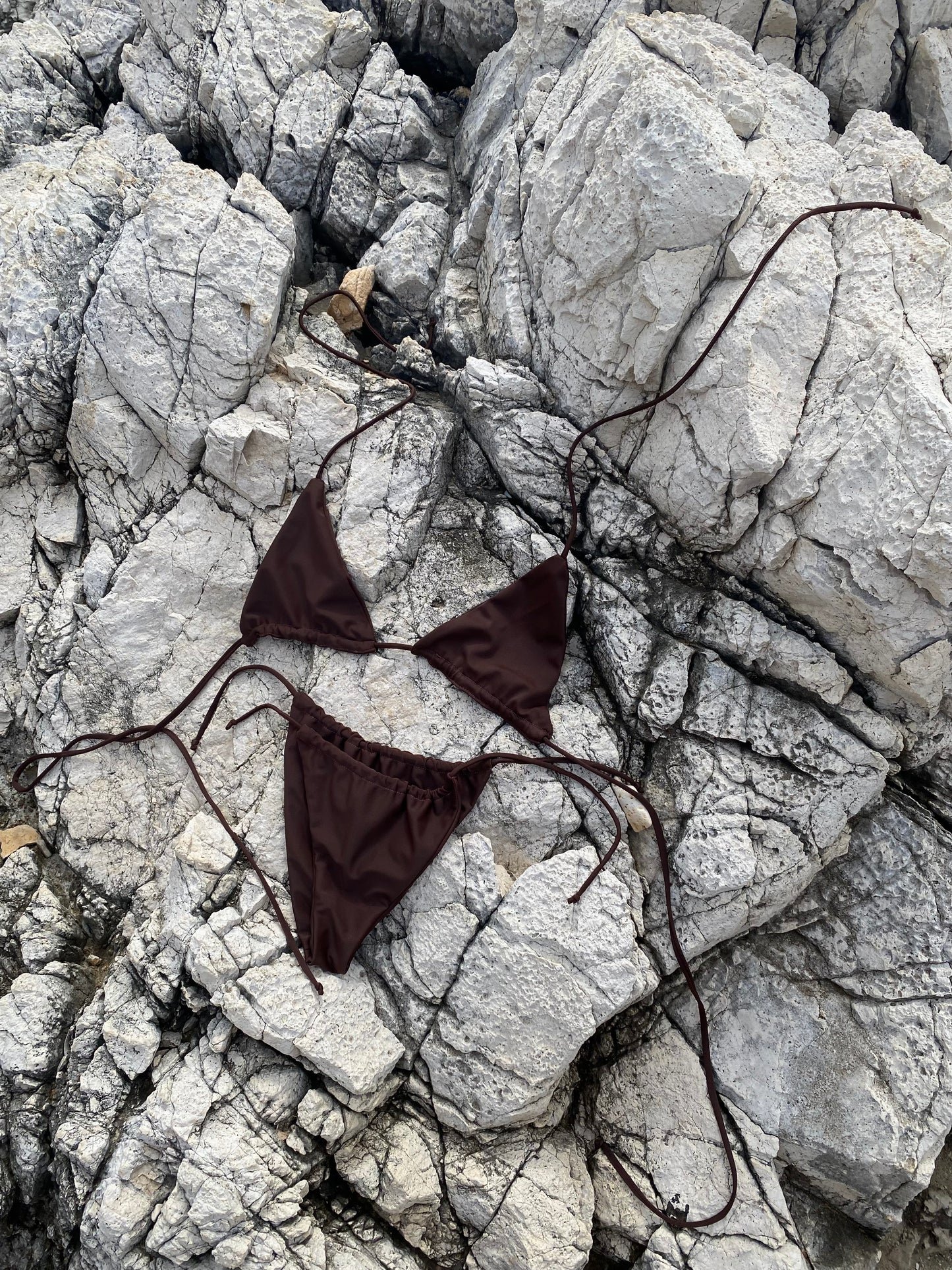 ŌDĒS Bikini - Triangle Top e Slip Regolabile in Lycra Italiana