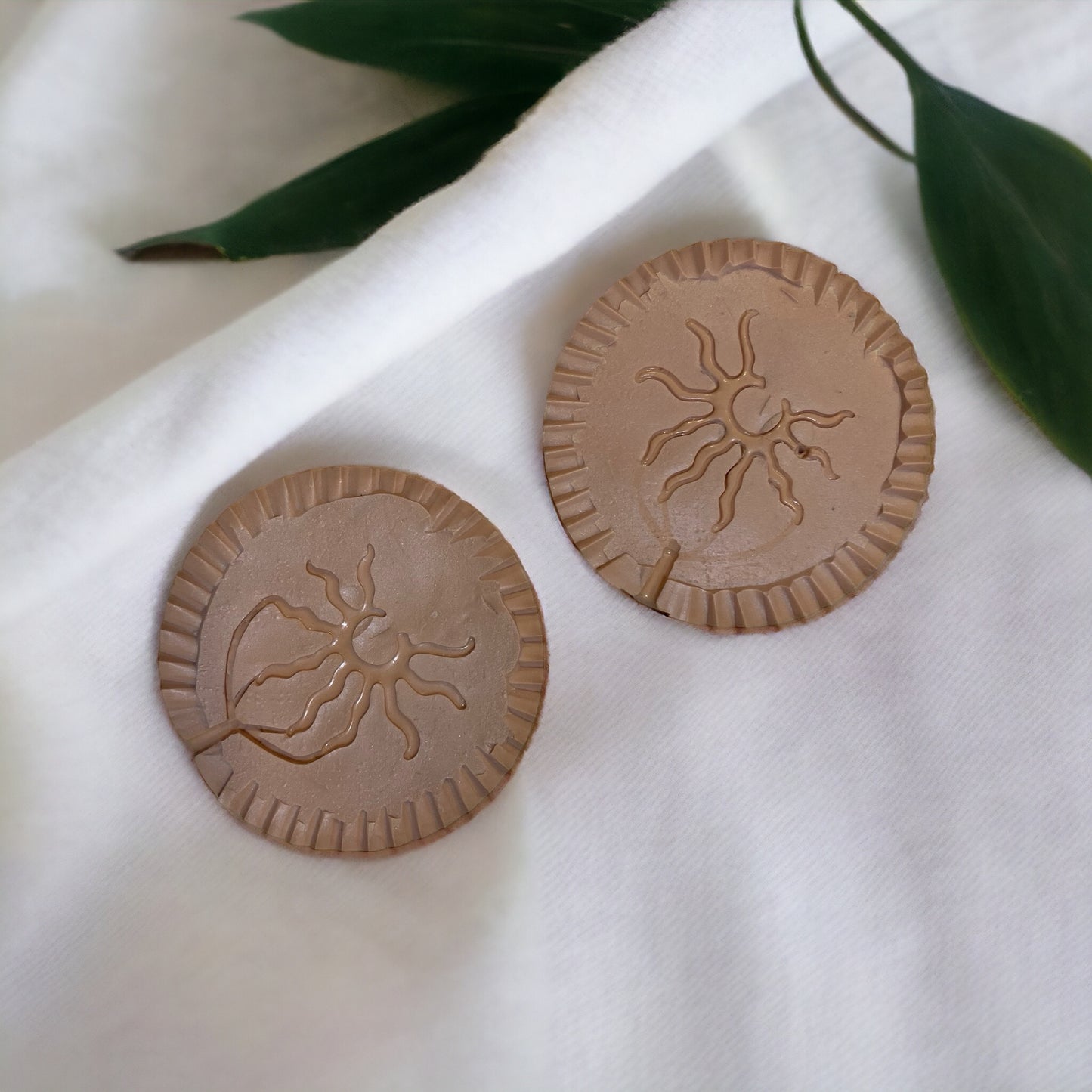 Orecchini EOLIA - Gioielli Artigianali in Bronzo a Forma di Sole