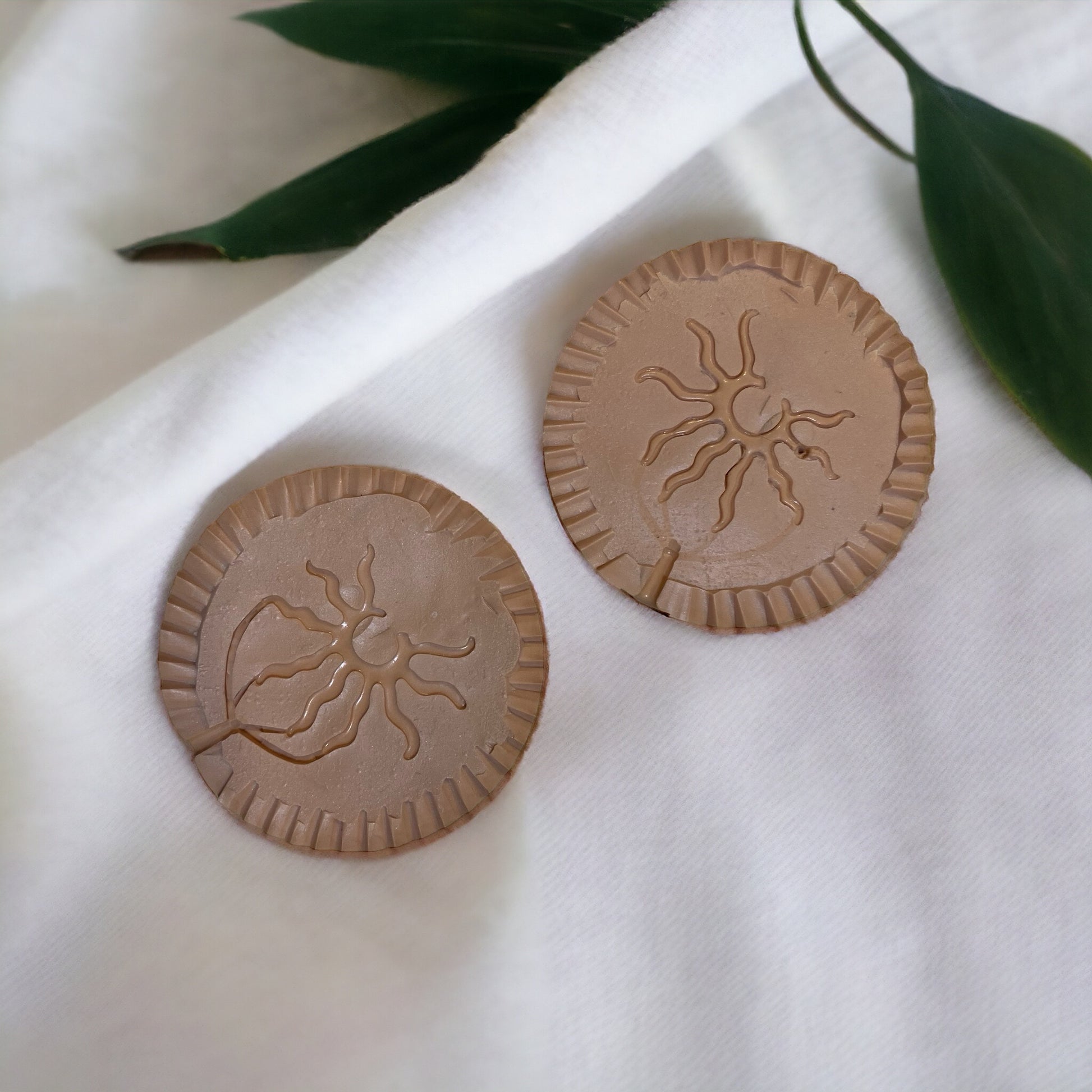 Orecchini EOLIA - Gioielli Artigianali in Bronzo a Forma di Sole