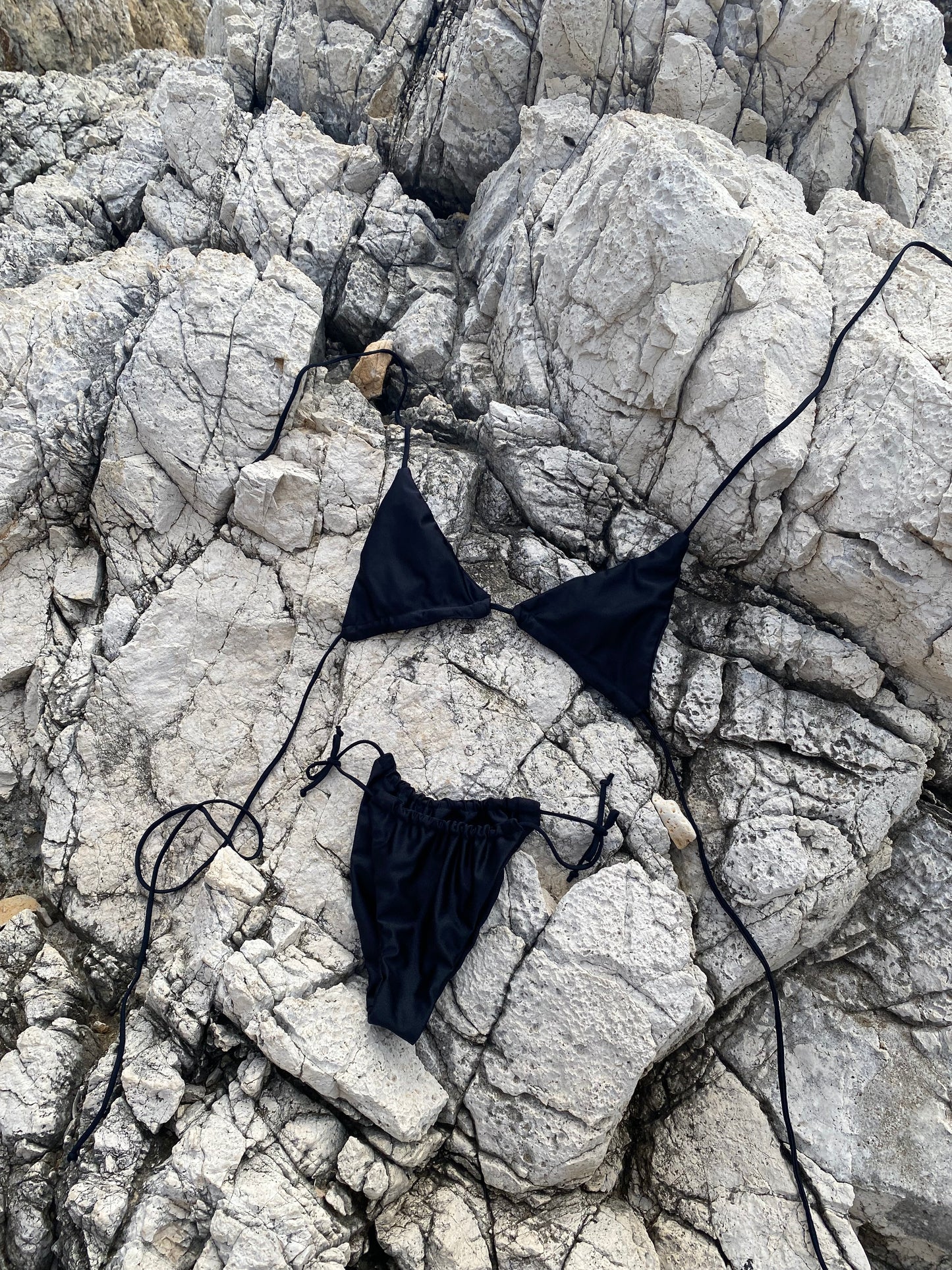 ŌDĒS Bikini - Triangle Top e Slip Regolabile in Lycra Italiana